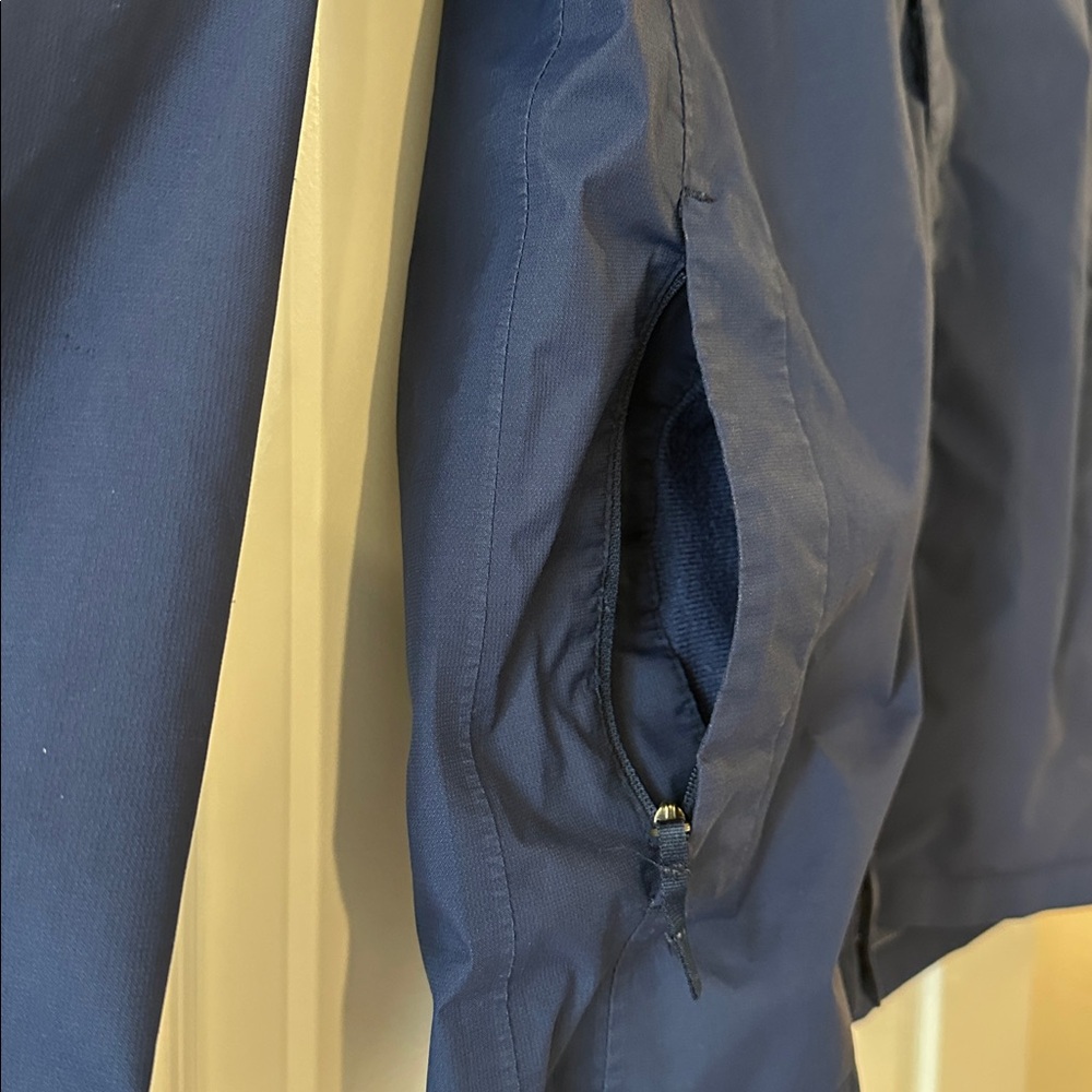 The North Face Girls Rain Jacket - Picture 8 of 9